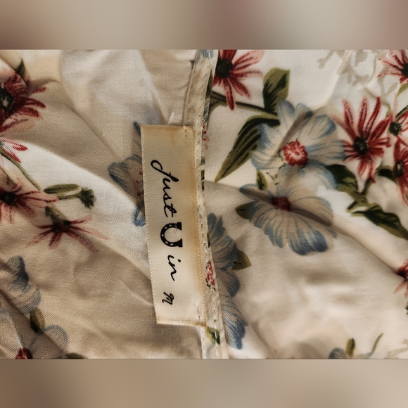 Just U in Medium White Short Sleeve Dress with Floral Pattern - Picture 3 of 3